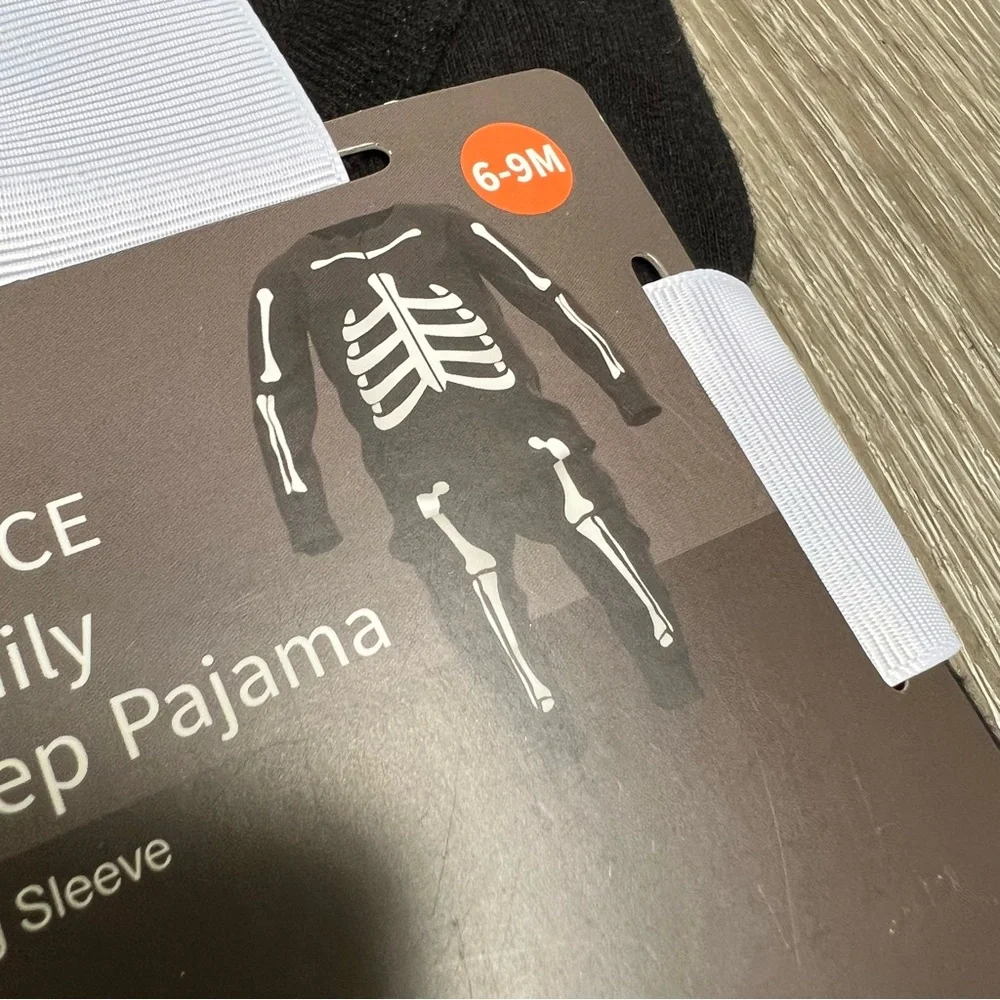 HALLOWEEN ZIP UP FOOTLESS SLEEPER SKELETON 6-9MO NWT